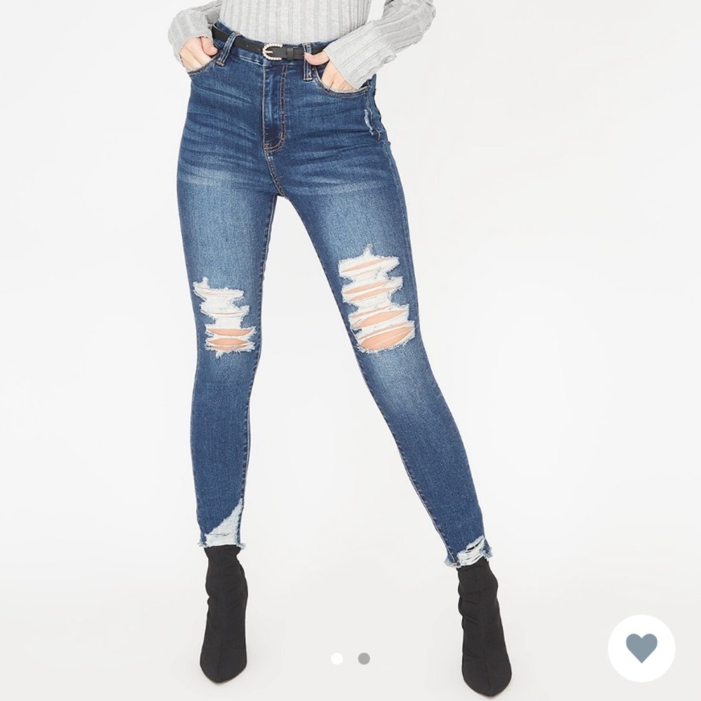 I am selling these jeans.